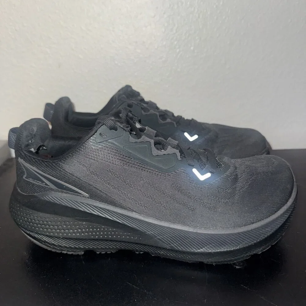Altra FWD Via sneakers Triple black Women’s Size 9 *flaws